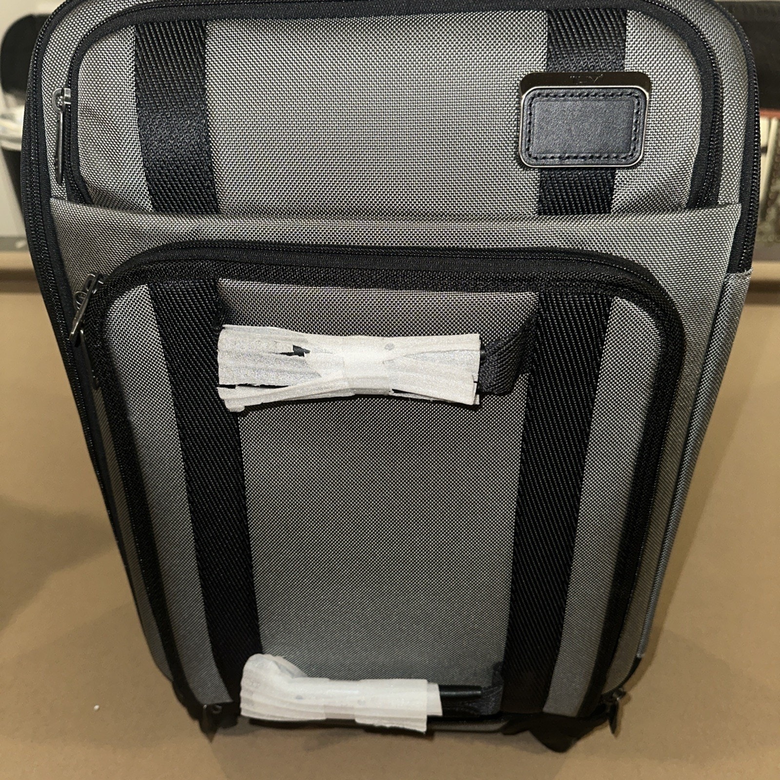 Tumi Merge Exclusive International Front Lid 4 Wheeled Carry-On 22" Gray 32l